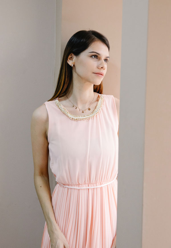 woman-casual-dress-looking